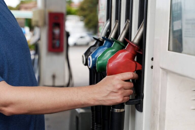 Comment un comparateur de stations-service peut vous faire économiser à chaque plein ?